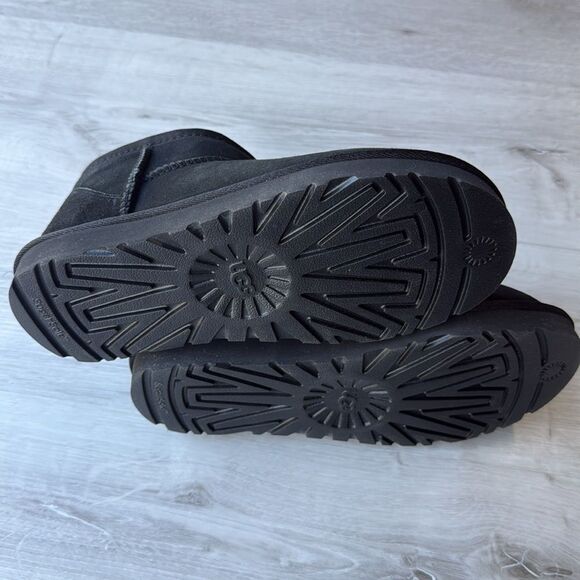 UGG Classic Ultra Mini II Black Size 7 New in Box - Picture 12 of 15